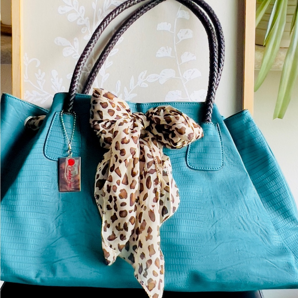 Chic Teal Tote with Leopard Scarf